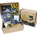 Pack de regalo en caja de cartón con tazas, dulces, portaretratos, blocks y chocolates. Regalo personalizado de temática Batman
