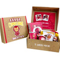 Pack de regalo en caja de cartón con tazas, dulces, portaretratos, blocks y chocolates. Regalo personalizado de temática Iron Man