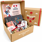 Pack de regalo en caja de cartón con tazas, dulces, portaretratos, album y chocolates. Regalo personalizado de temática up