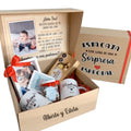 Pack de regalo en caja de cartón con tazas, dulces, portaretratos, blocks y chocolates. Regalo personalizado de temática padrinos